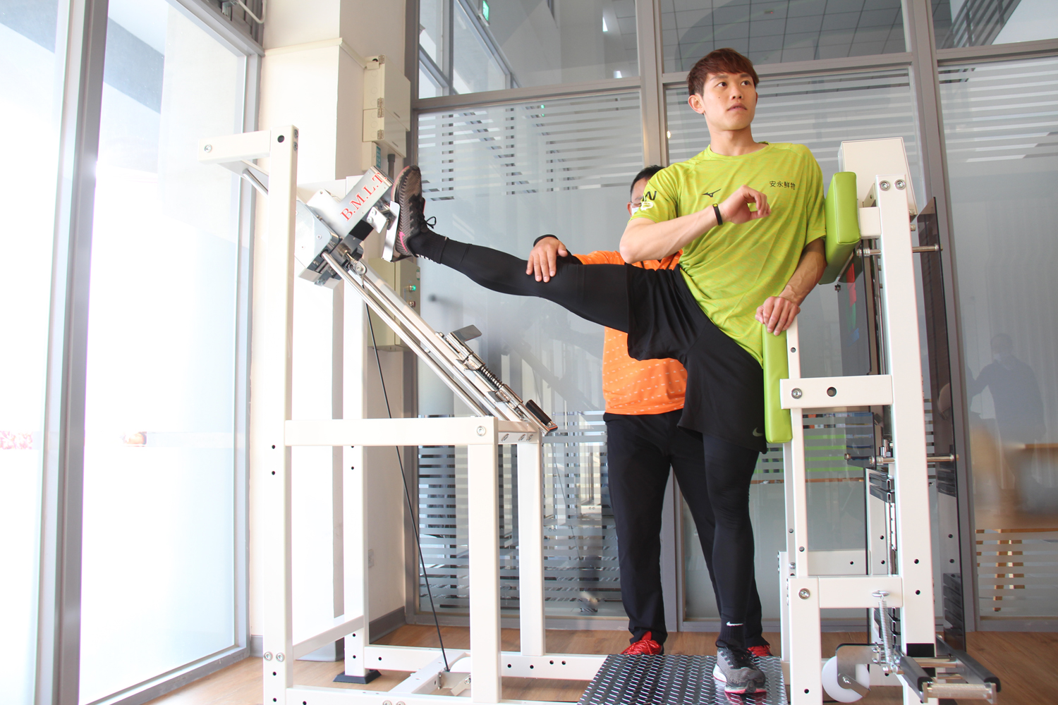 XPORTS幫助陳冠宇提升肌肉柔軟度及關節活動度,以期在球場上投出更佳表現。